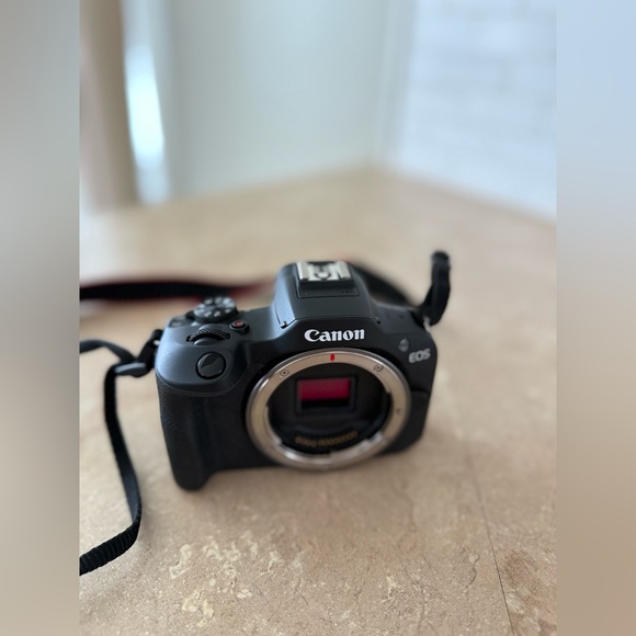 Canon EOS R100